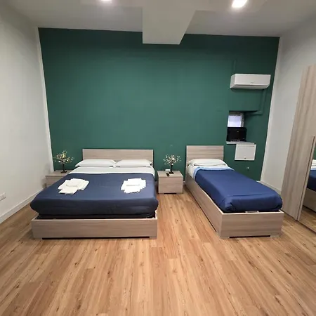 Vanzi 4* Νάπολη