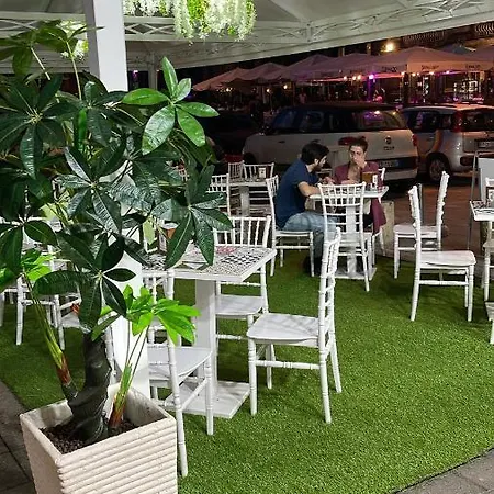 Vanzi Oda ve Kahvaltı 4*